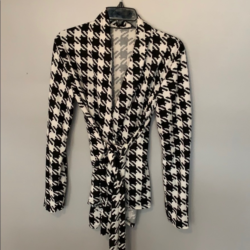 Black and white wrap too